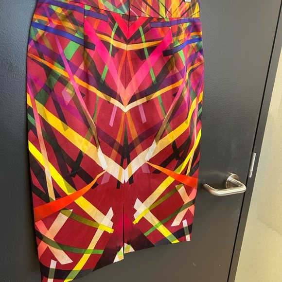 Escada size 36 (S) silk “Ode to LA” NWOT Pencil Skirt Elegant Tailored Design - Picture 3 of 15